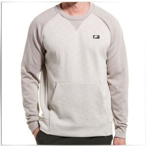 Men's Nike Crewneck Sweatshirt with front pockets